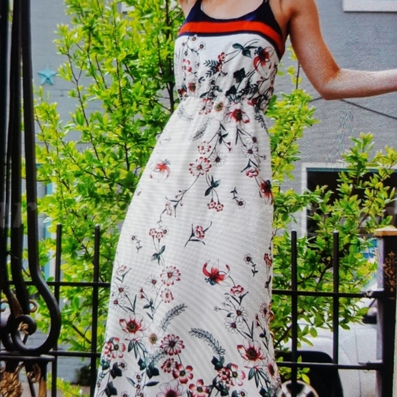Gilli Floral Maxi w/ side slit - Picture 3 of 7